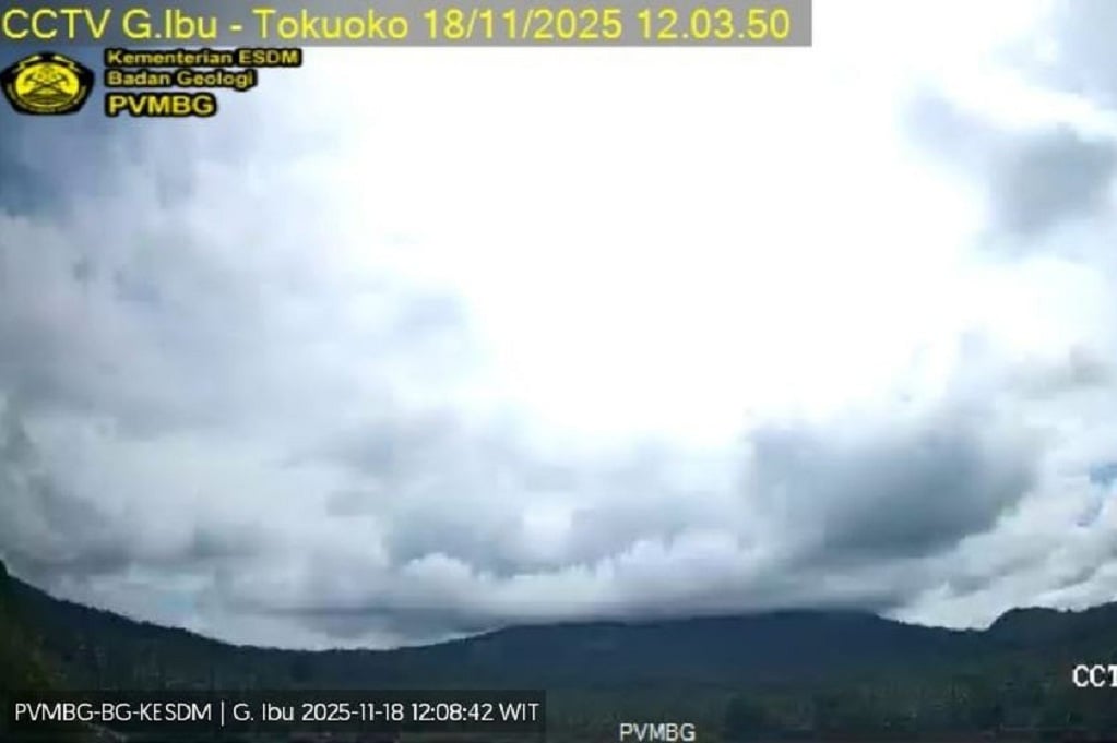 Gunung Ibu Meletus Hari Ini, Kolom Abu Tak Teramati karena Tertutup Kabut Tebal
