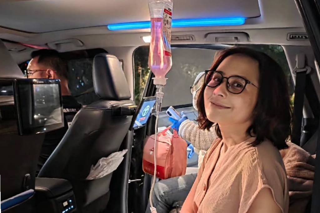 Totalitas! Prilly Latuconsina Diinfus di Mobil: Demi Perfilman Indonesia