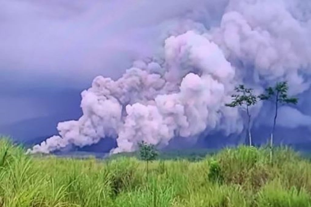 Bupati Lumajang Tetapkan Status Tanggap Darurat Erupsi Gunung Semeru