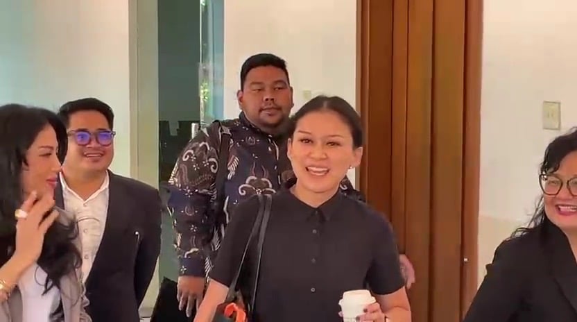 Marissa Anita Banyak Senyum saat Jalani Sidang Cerai, gegara Meditasi!