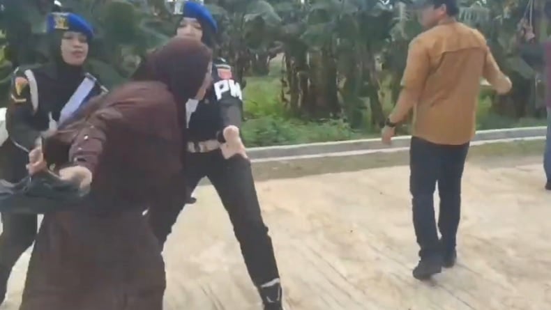 Rekonstruksi Kasus Kematian Prada Haerul di Gowa, Ibu Korban Histeris Kejar 3 Tersangka