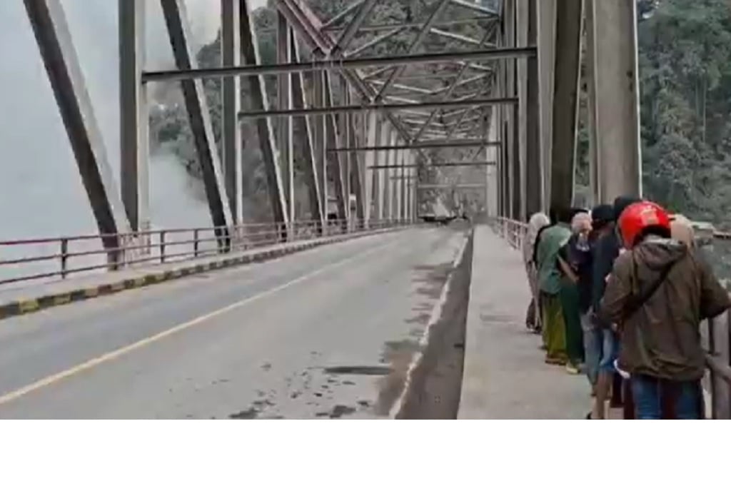 Banjir Lahar Erupsi Semeru di Sungai Leprak jadi Spot Wisata Dadakan