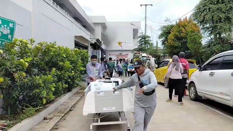 Kebakaran Rumah Sakit PMC Subang, Pasien Panik Dievakuasi
