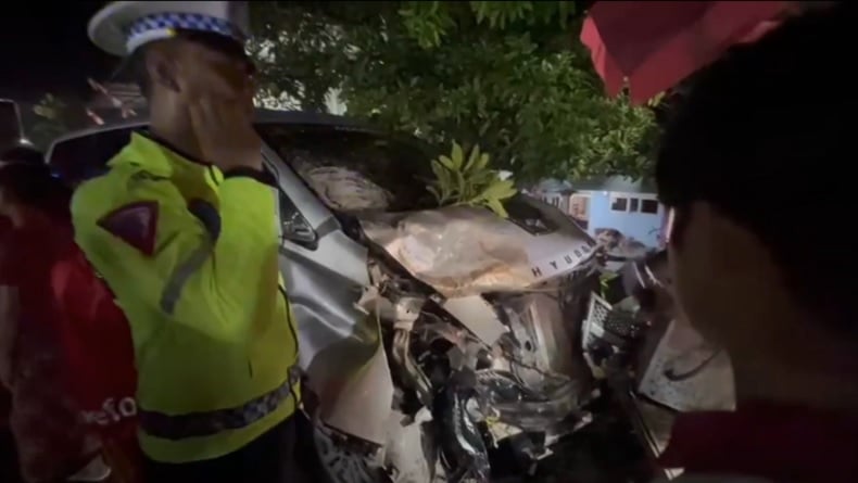 Tabrakan dengan Mobil hingga Terpental, 2 Pemotor di Sampang Tewas