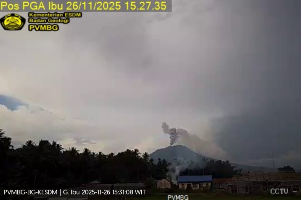 Gunung Ibu Meletus Hari Ini, Tinggi Kolom Abu Capai 700 Meter di Atas Puncak