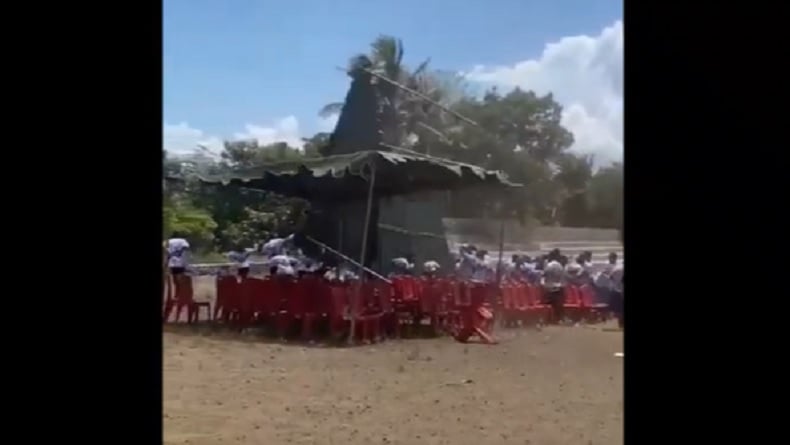 Suasana Kepanikan saat Tenda Upacara Hari Guru di Flores Timor Roboh Diterjang Angin Kencang