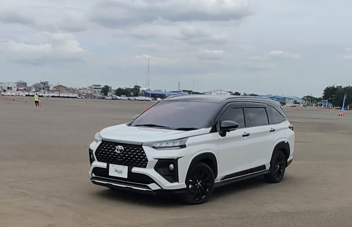 Kencan Singkat dengan Toyota Veloz Hybrid: Akselerasi dan Handlingnya Bikin Kaget
