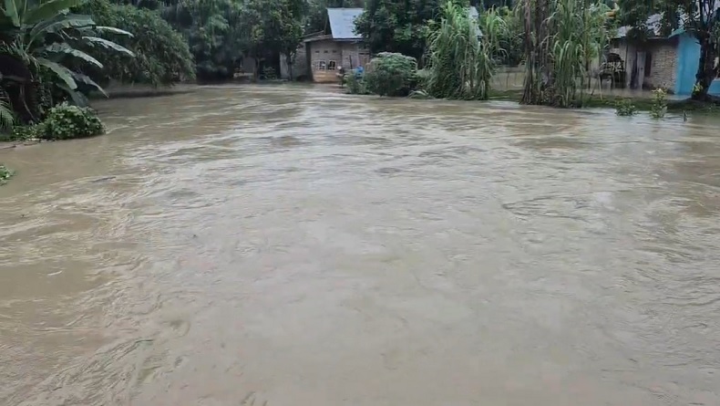 Tanggul Jebol, Ratusan Rumah di Batubara Terendam Banjir 