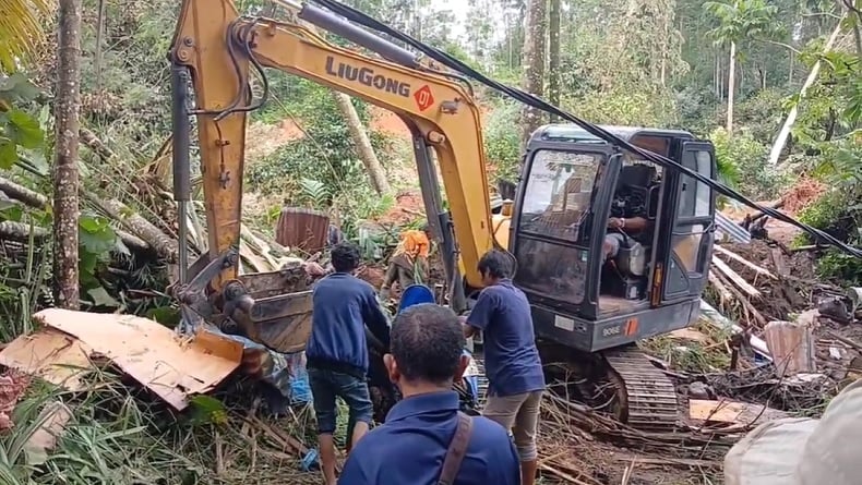 Longsor di Kasang Batang Anai Padang Pariaman, 2 Orang Tewas 5 Luka