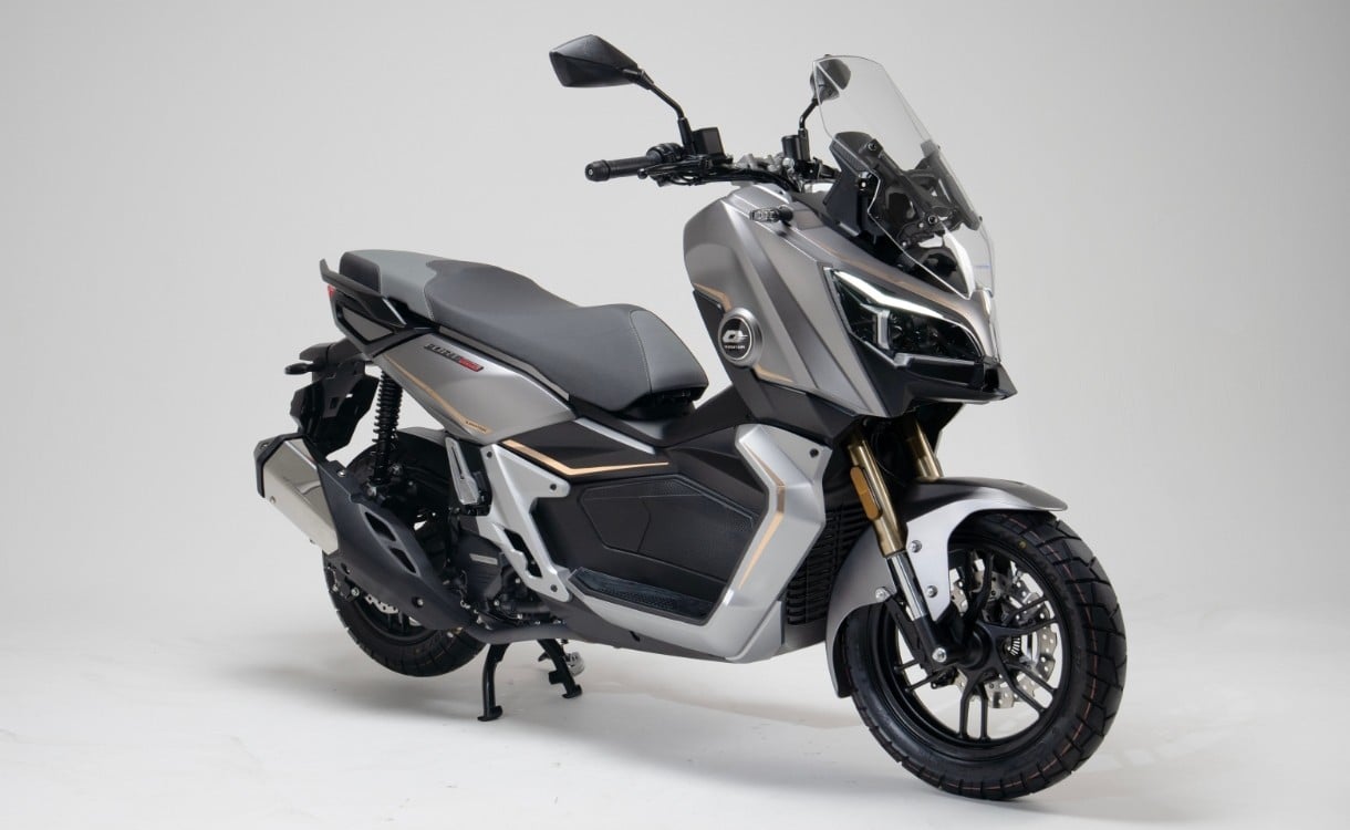 QJmotor Luncurkan Skutik Bongsor Fort 250 Adventure CBS, Apa Bedanya dengan Varian ABS? 