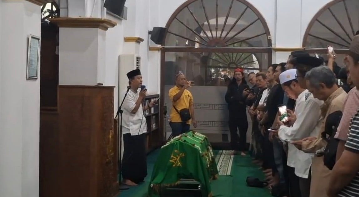 Jenazah Almarhum Gary Iskak Dimakamkan di Tanah Kusir 