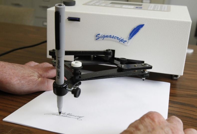 Begini Wujud Autopen, Alat Peniru Tanda Tangan yang Dipermasalahkan Trump kepada Joe Biden