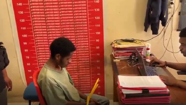 Kronologi Penangkapan Iron Heluka Anggota KKB saat Bakar Lapak Pedagang Gorengan 