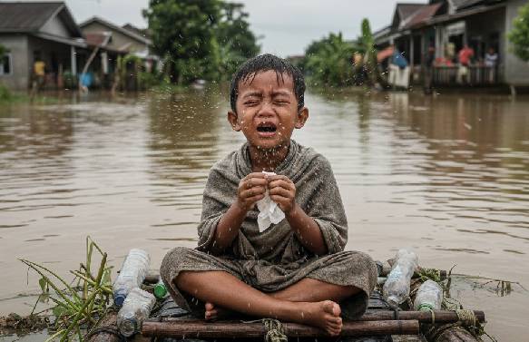 Penyakit ISPA Hantui Anak-Anak di Pengungsian Banjir Sumatera