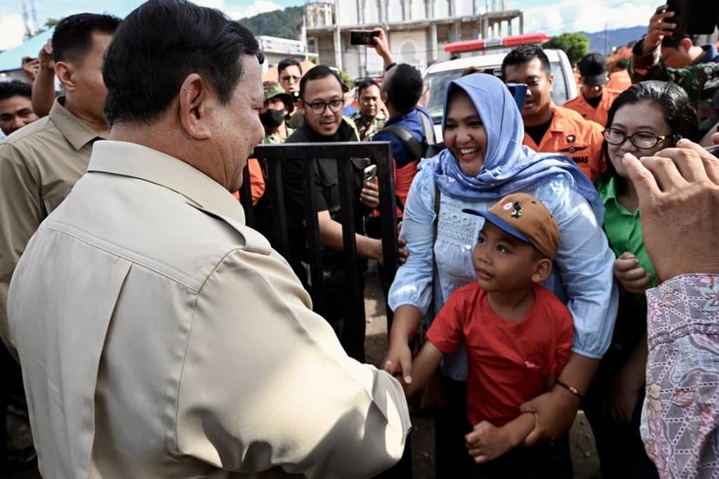 Momen Bocah Korban Banjir Sumut Panggil Prabowo Pak Gemoy, Dibalas Pelukan Hangat