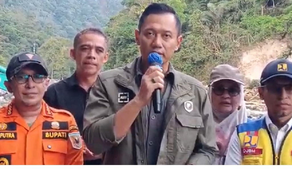 Kunjungi Lembah Anai, Menko AHY Janjikan Jalur Utama Sumbar-Riau Segera Dibuka