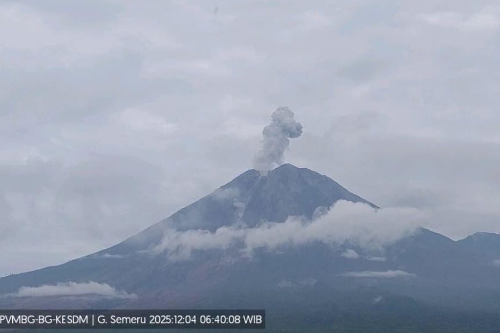 Gunung Semeru Meletus Hari Ini, Kolom Abu Setinggi 1.000 Meter di Atas Puncak