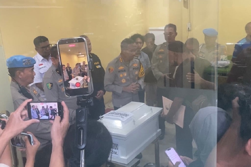Momen Haru Keluarga Terima Jenazah Alvaro Kiano di RS Polri