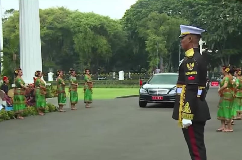 Ketua MPR China Wang Huning Tiba di Istana, Disambut Tari Pa'gellu
