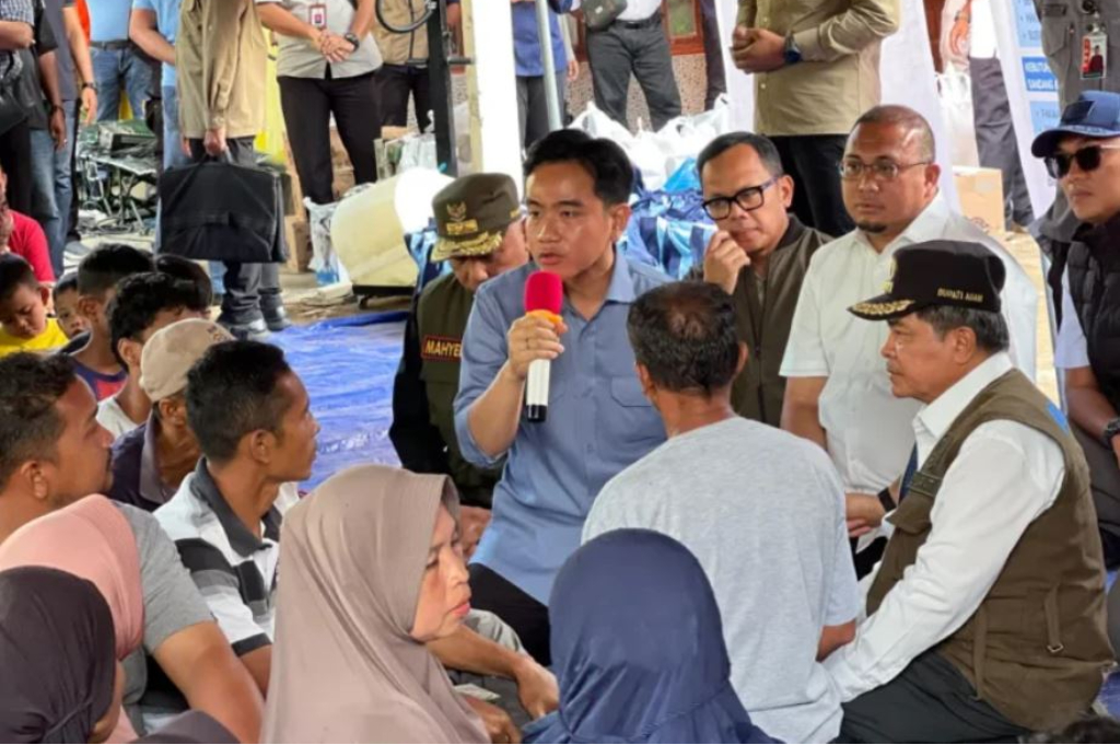 Wapres Gibran Temui Warga Agam, Pesan ke Bupati agar Pengungsi Makan 3 Kali Sehari