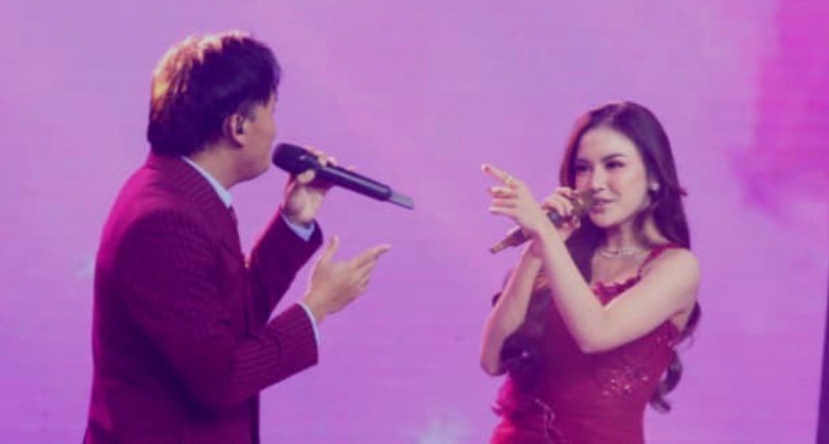 So Sweet! Rizky Febian Ajak Mahalini Nyanyi Alamak di Panggung Spotify Wrapped Live Indonesia 2025