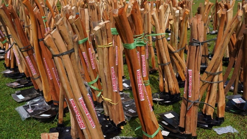 Polda Riau Kirim Peralatan ke Aceh dan Sumbar untuk Bersihkan Lokasi Terdampak Banjir