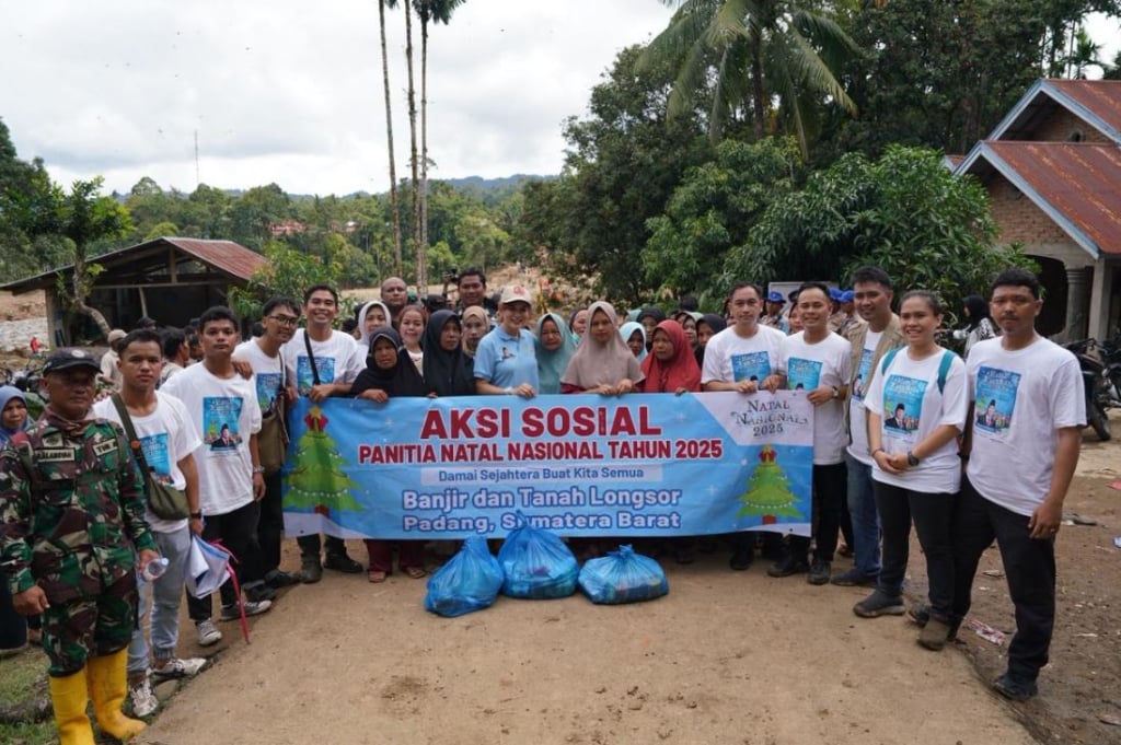 Banjir di Padang Pariaman, Panitia Natal Nasional Salurkan Bantuan Sandang dan 400 Paket Sembako