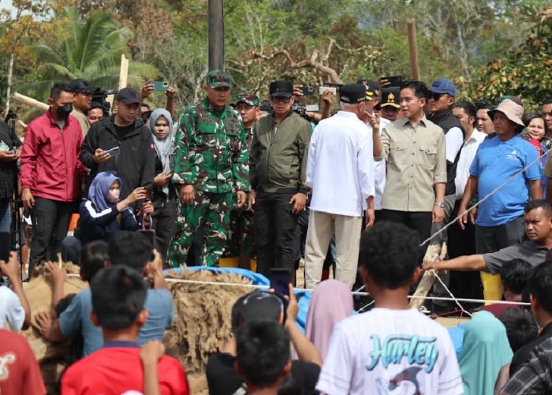 Gibran Pastikan Kebutuhan Dasar Pengungsi Banjir di Tapsel Terpenuhi