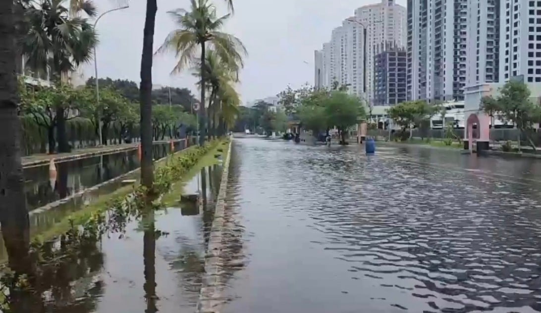 Kawasan Pantai Ancol Terdampak Banjir Rob, Begini Kondisinya