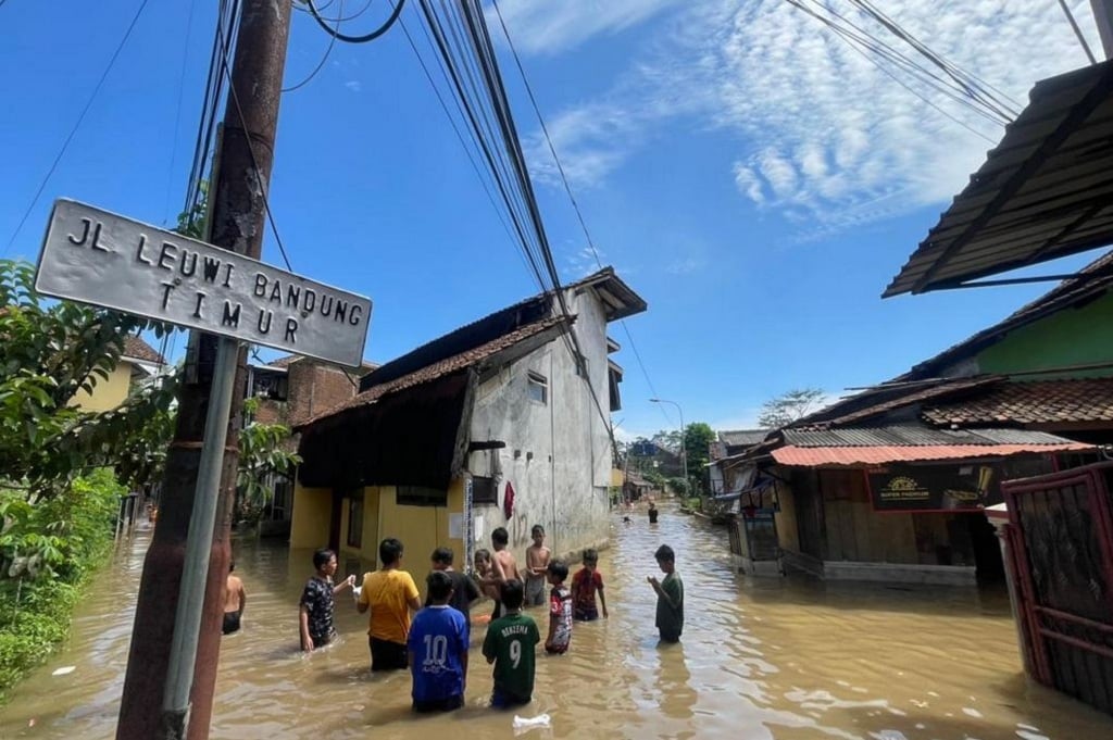 Banjir Landa Dayeuhkolot Bandung, Ketinggian Air Capai 1,5 Meter