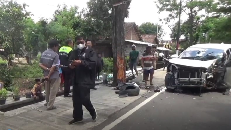 Kecelakaan Beruntun di Nganjuk, 3 Orang Dilarikan ke Rumah Sakit