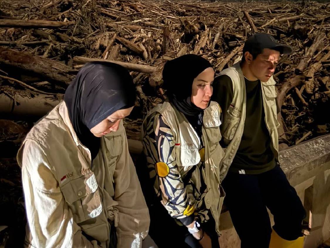 Tangis Zaskia Adya Mecca Pecah saat Tahu Korban Banjir Aceh Tamiang Minum Air Hujan