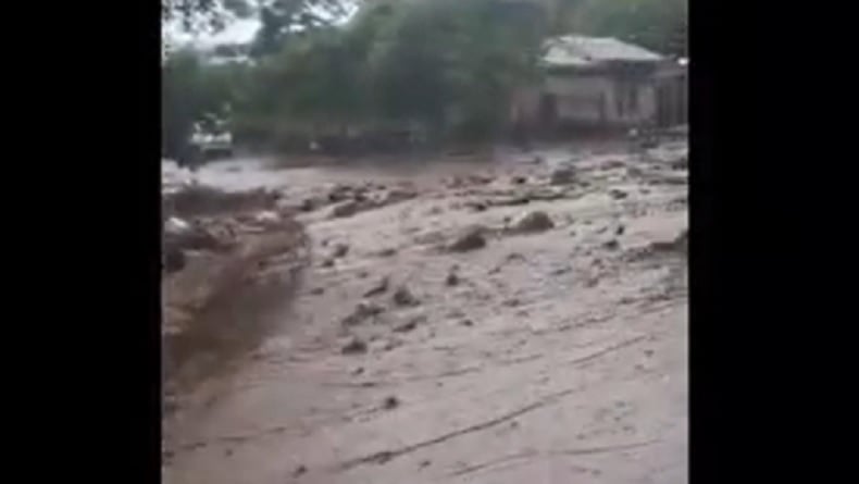 Banjir Lahar Dingin Gunung Lewotobi Laki-Laki Terjang Permukiman Warga Flores Timur