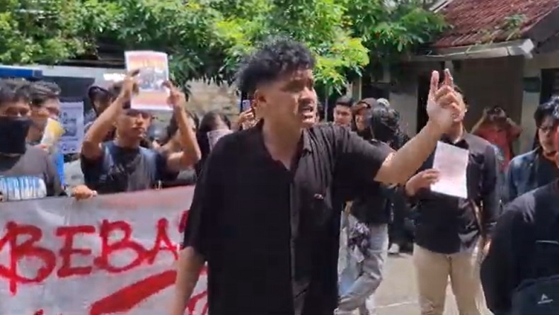 Mahasiswa Demo di PN Jember, Tuntut Rekan Mereka Dibebaskan atas Dugaan Kriminalisasi