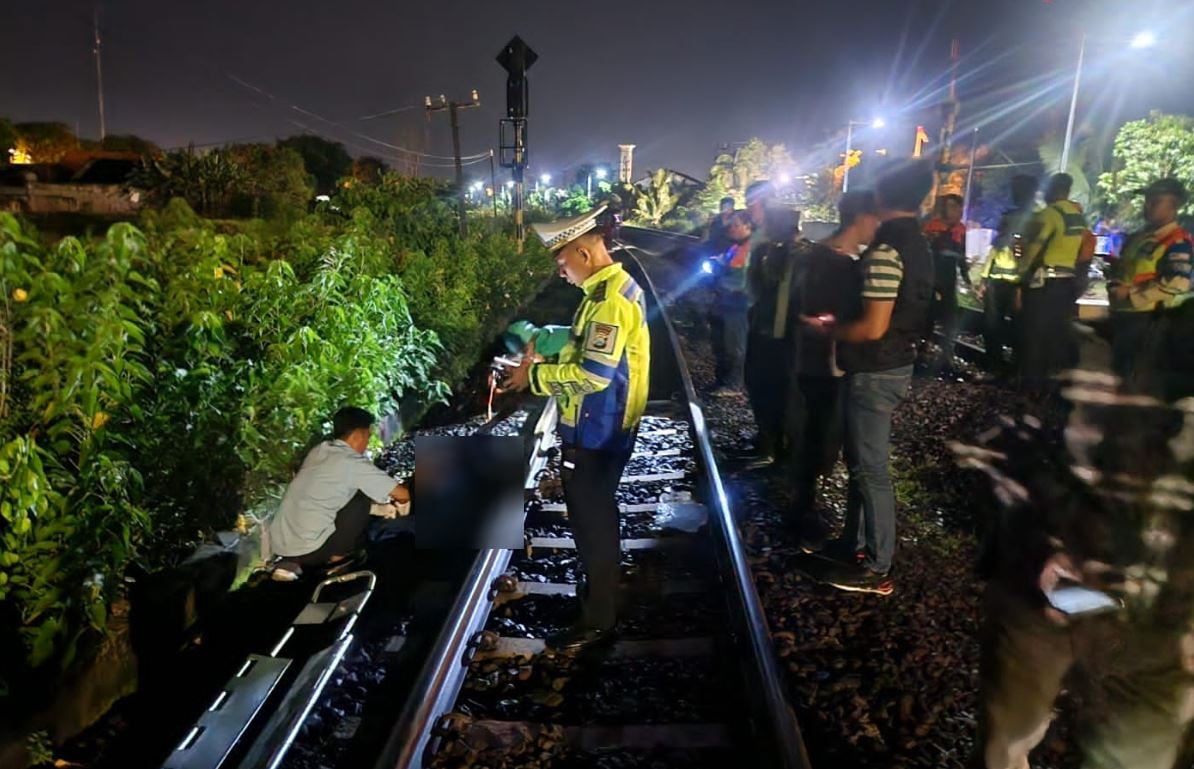 Mayat Pria Ditemukan di Pinggir Rel Kereta Api Lamongan, Ternyata Polisi Aktif