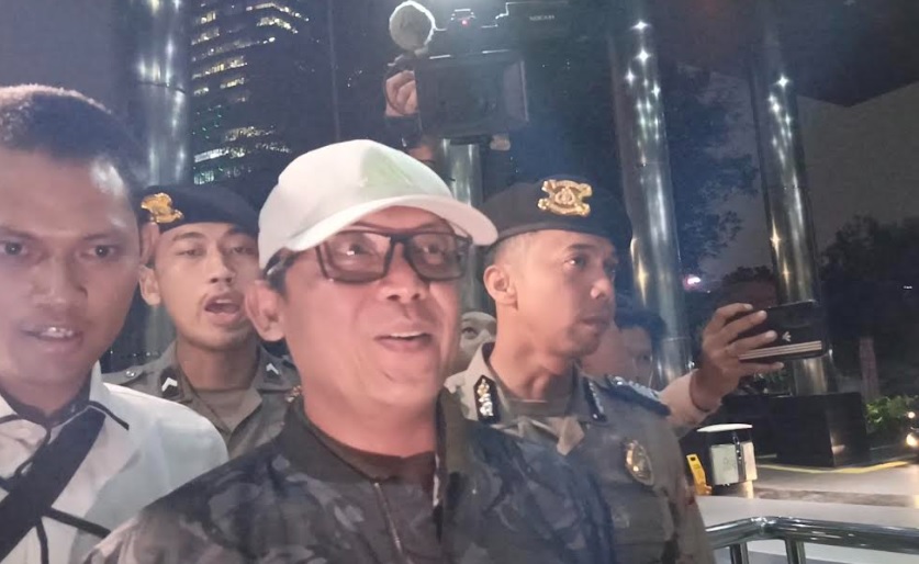 Penampakan Bupati Lampung Tengah Ardito Wijaya Tiba di Gedung KPK 