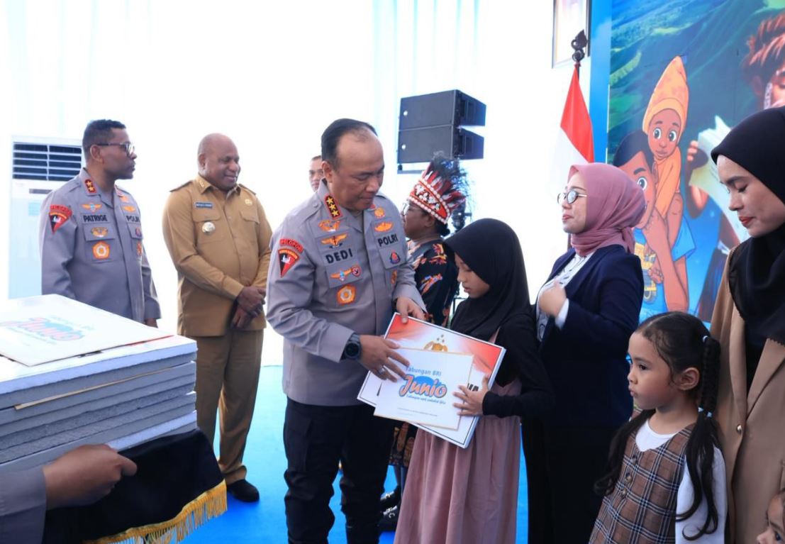 10 Anak Polisi Korban KKB Papua Diberi Tabungan Pendidikan Rp45 Juta