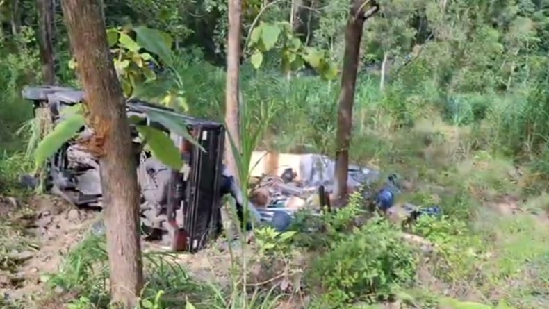 Mobil Pikap Bawa Pekerja Sumur Bor Terbalik di Tulungagung, 1 Orang Tewas