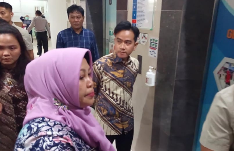 Wapres Gibran Jenguk Siswa-Guru SD di Jakut Korban Tertabrak Mobil MBG 