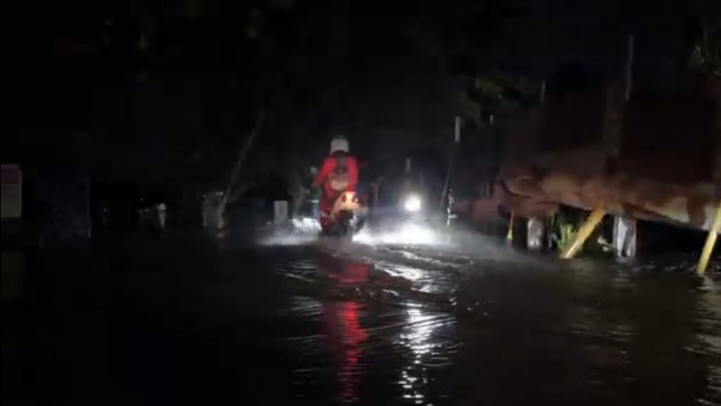 Setu Tujuh Muara di Depok Meluap, Puluhan Rumah dan Kios Terendam