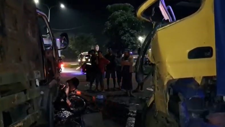 2 Truk Tabrakan di Bojonegoro, 2 Pemotor Tewas Terjepit