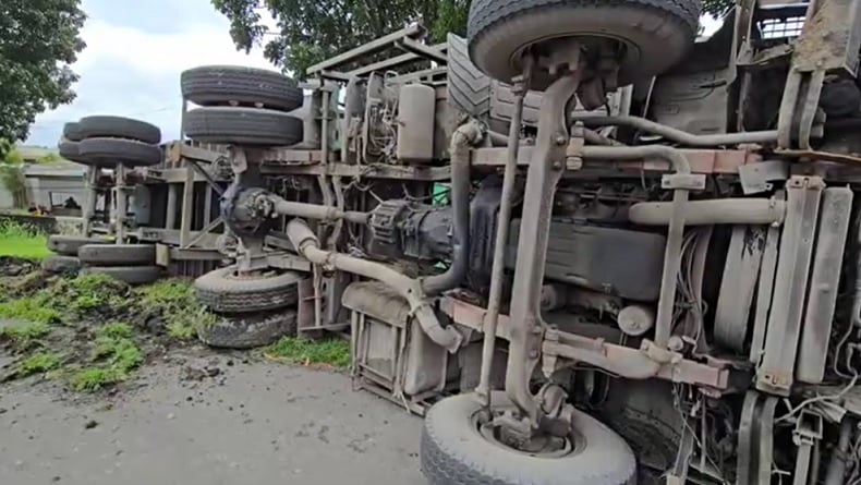 Kecelakaan 2 Truk di Tol Belmera Medan, Kernet Terpental