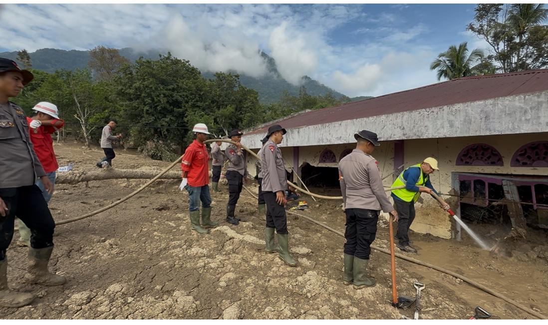 PT BRM Salurkan Bantuan Kemanusiaan di Kabupaten Tanah Datar dan Solok