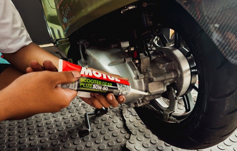 Beda Fungsi Jangan Salah Pakai, Ini Perbedaan Oli Mesin dan Gardan