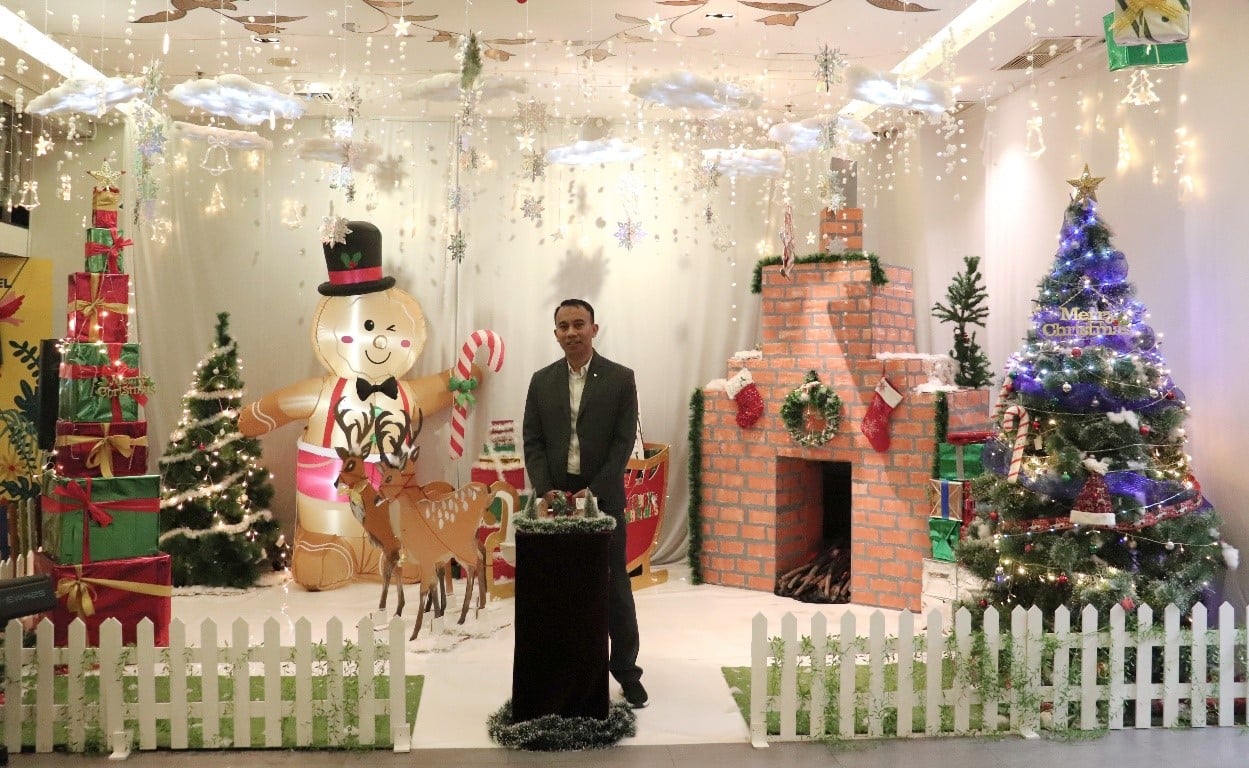  BATIQA Hotel Palembang Hadirkan Sukacita Natal lewat Christmas Tree Light Up