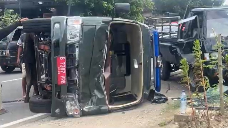 Kecelakaan di Tuban, Mobil Bawa Narapidana Terbalik