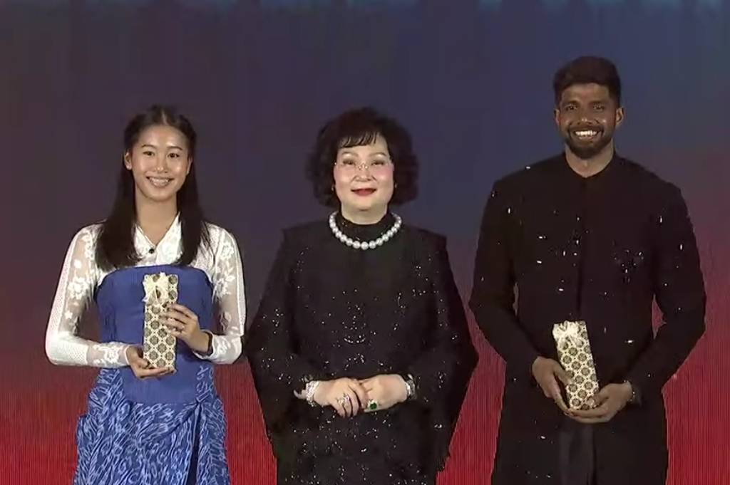 Tampil Memesona, Putri KW Raih Busana Terbaik Jelang BWF World Tour Finals 2025