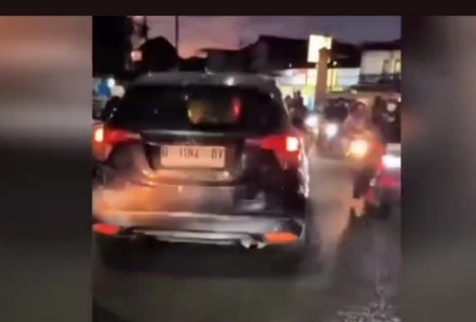 Viral Mobil HRV Tabrak Sejumlah Motor di Bandung, Sopir Ditangkap usai Dikejar Warga
