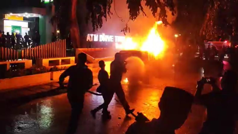 Suzuki APV Bermuatan Drum BBM Ludes Terbakar di Lhokseumawe, Pemilik Kabur