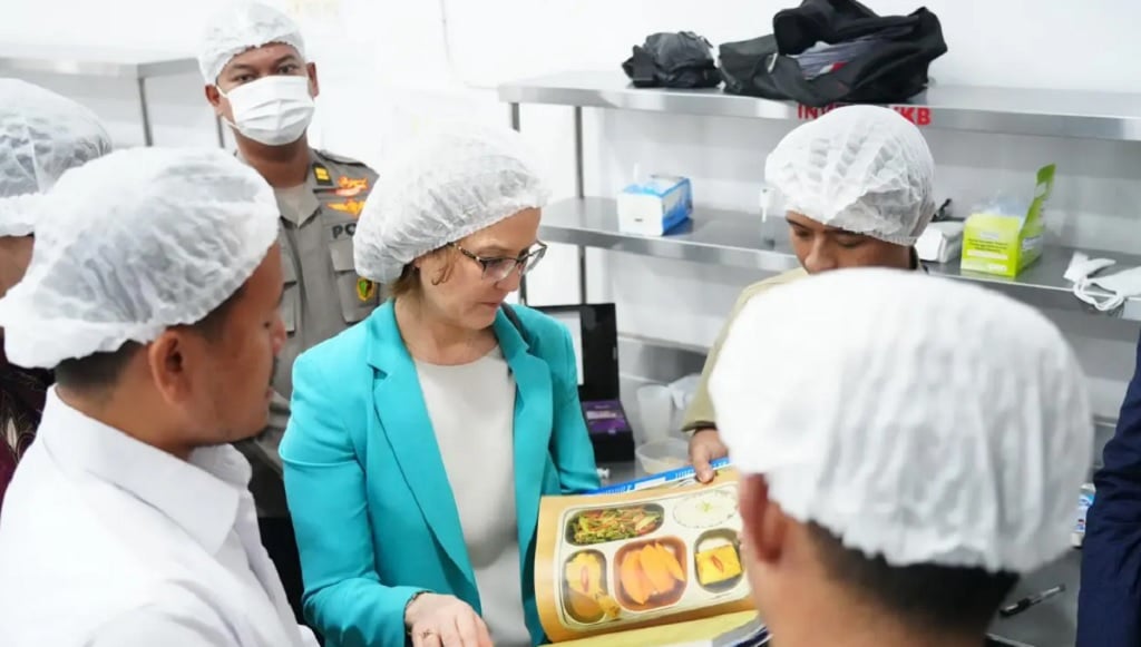 Delegasi Kedubes Prancis Datangi SPPG Polri, Diberi Buku Menu Rasa Bhayangkara Nusantara